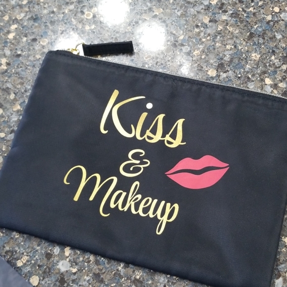 Cute Make up bag NWOT - Picture 2 of 4
